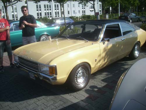 Wie dieses Ford Granada Coup mit Schmitt Felgen