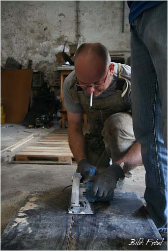 Arbeiten mit der Handkreissäge Arbeiten mit der Handkreissäge