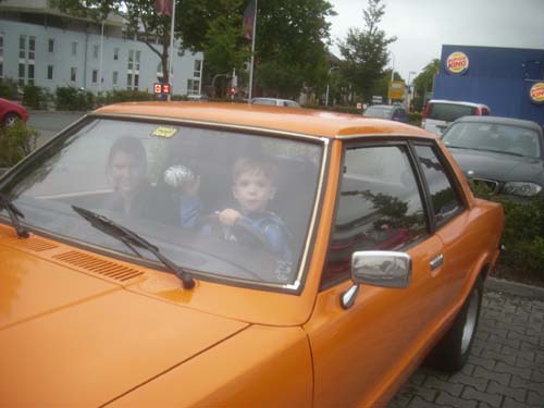 Kind am Steuer Kind am Steuer