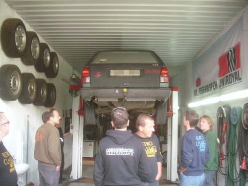 Passat auf Hebebühne Passat auf Hebebühne